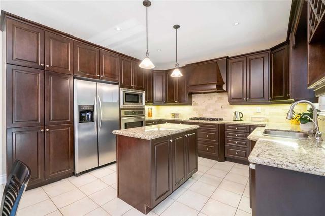 33 Sisley Cres, House detached with 4 bedrooms, 4 bathrooms and 4 parking in Vaughan ON | Image 7