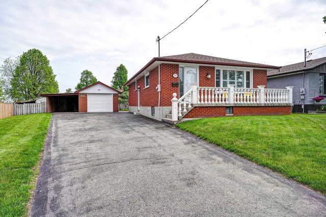main - 205 Elgin St W, House detached with 3 bedrooms, 1 bathrooms and 3 parking in Oshawa ON | Card Image