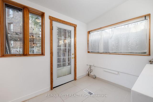 2185 Dundas St W, House attached with 3 bedrooms, 3 bathrooms and 0 parking in Toronto ON | Image 19