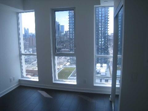 1609 - 170 Sumach St, Condo with 2 bedrooms, 2 bathrooms and 1 parking in Toronto ON | Image 5