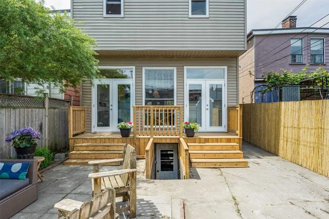 247 St Helen's Ave, House detached with 4 bedrooms, 4 bathrooms and 3 parking in Toronto ON | Image 35