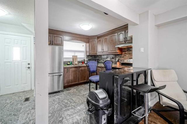 18 Hillpark Tr, House detached with 3 bedrooms, 4 bathrooms and 2 parking in Brampton ON | Image 9
