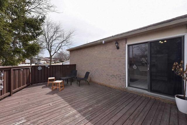 102 Comrie Terr, House detached with 2 bedrooms, 2 bathrooms and 2 parking in Toronto ON | Image 20