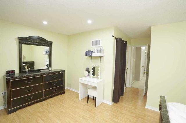 30 Kenwood Dr, Townhouse with 3 bedrooms, 3 bathrooms and 2 parking in Brampton ON | Image 22