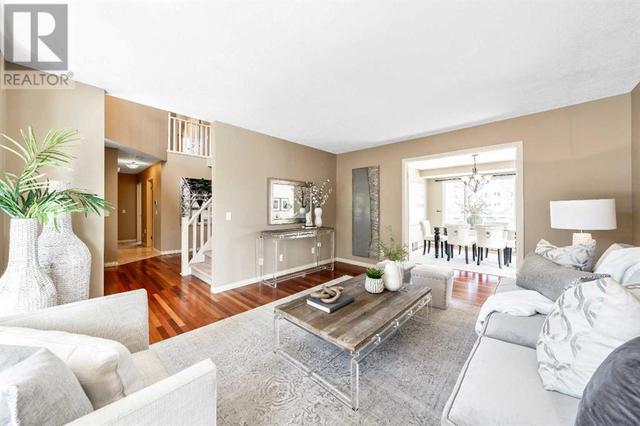 105 Candle Place Sw, House detached with 4 bedrooms, 3 bathrooms and 6 parking in Calgary AB | Image 4