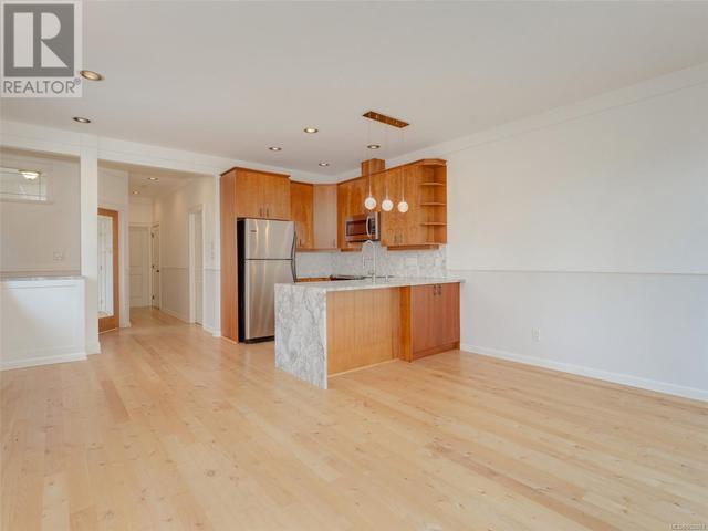 3 - 220 Moss St, Condo with 2 bedrooms, 1 bathrooms and 1 parking in Victoria BC | Image 15