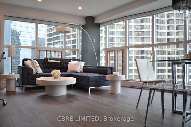 2402 - 99 Harbour Sq, Condo with 2 bedrooms, 2 bathrooms and 0 parking in Toronto ON | Image 17