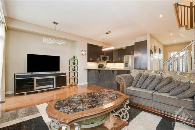 170 Mattingly Way, Townhouse with 3 bedrooms, 3 bathrooms and 3 parking in Ottawa ON | Image 7