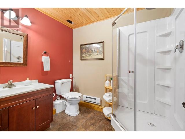 7456 Anglemont Way, House detached with 2 bedrooms, 2 bathrooms and 6 parking in Columbia Shuswap F BC | Image 46