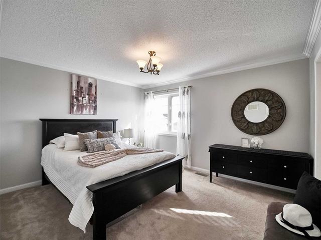 38 Gas Lamp Lane, House attached with 3 bedrooms, 3 bathrooms and 5 parking in Markham ON | Image 6