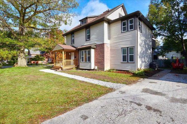 15 Frances St N, House detached with 5 bedrooms, 3 bathrooms and 4 parking in Barrie ON | Image 6
