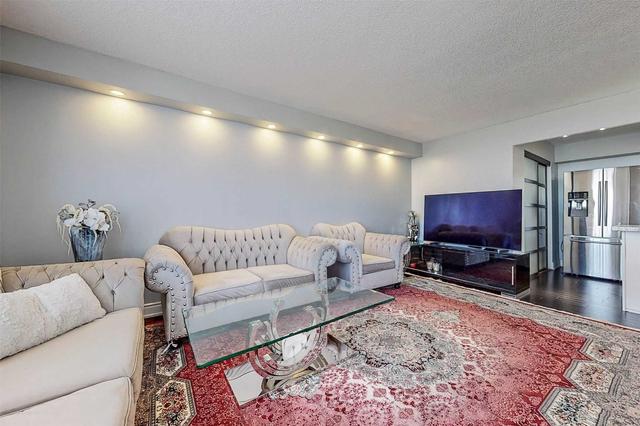 1007 - 1300 Mississauga Valley Blvd, Condo with 3 bedrooms, 2 bathrooms and 1 parking in Mississauga ON | Image 2