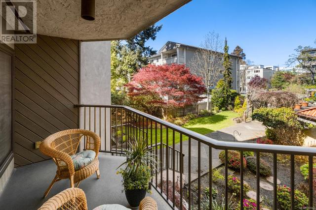 215 - 1149 Rockland Ave, Condo with 2 bedrooms, 2 bathrooms and 1 parking in Victoria BC | Image 10