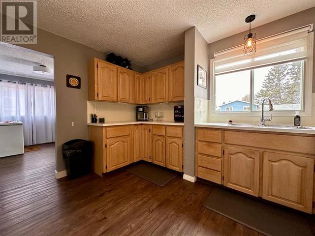 5808 51 Avenue, House detached with 4 bedrooms, 2 bathrooms and 3 parking in Vermilion AB | Image 9