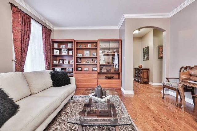 108 Danielson Crt, House detached with 4 bedrooms, 4 bathrooms and 7 parking in Mississauga ON | Image 2
