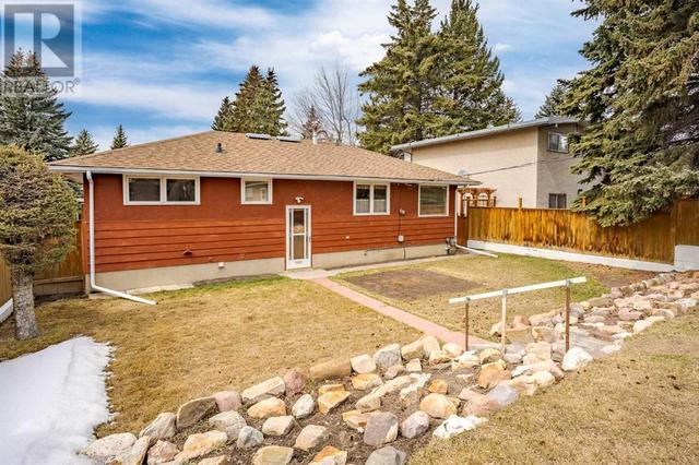 4824 Claret Street Nw, House detached with 4 bedrooms, 2 bathrooms and 2 parking in Calgary AB | Image 37