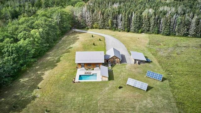 896 Telecom Rd, House detached with 3 bedrooms, 3 bathrooms and 27 parking in Kawartha Lakes ON | Image 40
