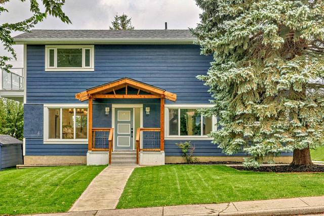 64 Canyon Drive Nw, House detached with 6 bedrooms, 4 bathrooms and 2 parking in Calgary AB | Image 1
