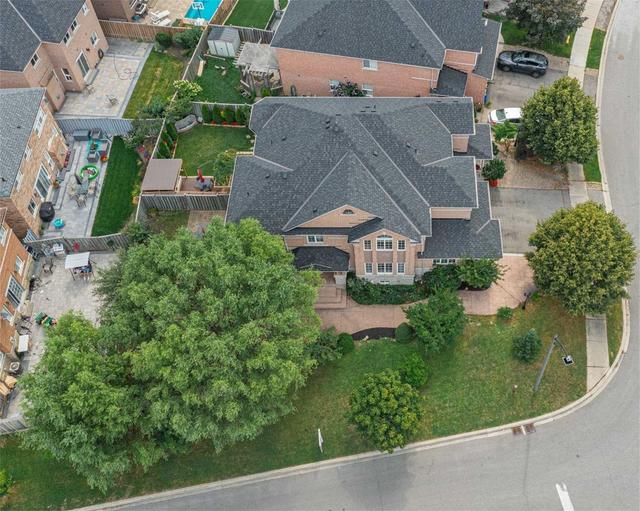 27 Echo Ridge Cres, House semidetached with 3 bedrooms, 4 bathrooms and 3 parking in Vaughan ON | Image 1