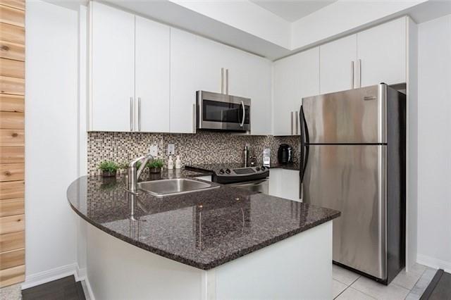 th28 - 78 Carr St, Townhouse with 2 bedrooms, 2 bathrooms and 1 parking in Toronto ON | Image 3