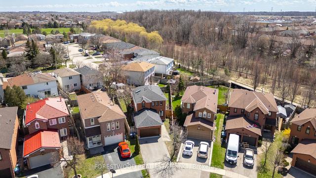 3533 Nutcracker Dr, House detached with 3 bedrooms, 4 bathrooms and 4 parking in Mississauga ON | Image 12
