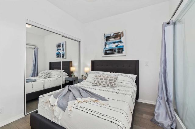 1802 - 832 Bay St, Condo with 2 bedrooms, 2 bathrooms and 1 parking in Toronto ON | Image 11
