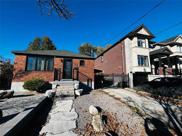 142 Simpson Ave, House detached with 3 bedrooms, 2 bathrooms and 4 parking in Toronto ON | Image 1