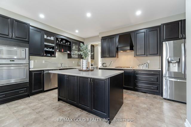11 Clearfield Dr, House detached with 4 bedrooms, 4 bathrooms and 4 parking in Brampton ON | Image 34