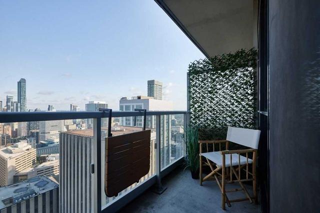 4401 - 70 Temperance St, Condo with 2 bedrooms, 2 bathrooms and 0 parking in Toronto ON | Image 4