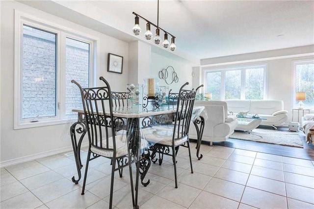 7696 Tupelo Cres, House detached with 4 bedrooms, 3 bathrooms and 6 parking in Niagara Falls ON | Image 3