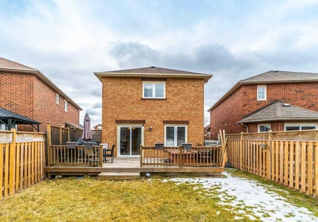 18 Glenmore Dr, House attached with 3 bedrooms, 2 bathrooms and 5 parking in Whitby ON | Image 22