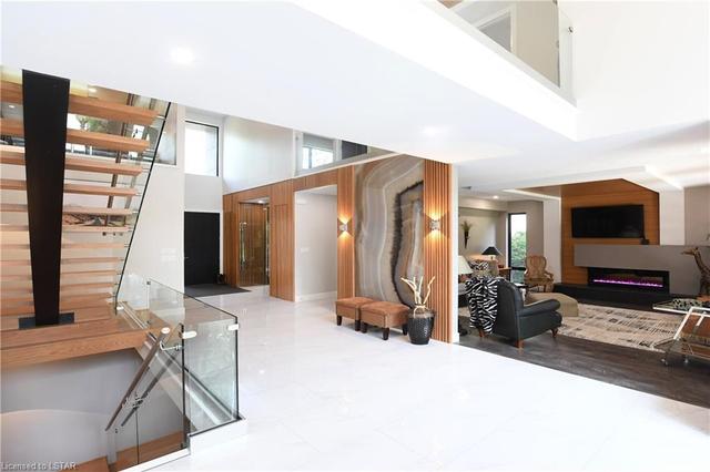 565 Leyton Crescent, House detached with 6 bedrooms, 4 bathrooms and 6 parking in London ON | Image 2