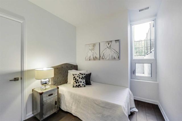 th52 - 10 Brin Dr, Townhouse with 3 bedrooms, 2 bathrooms and 1 parking in Toronto ON | Image 17