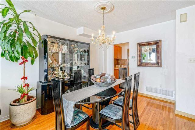 28 Jarrett Crt, House attached with 3 bedrooms, 4 bathrooms and 4 parking in Vaughan ON | Image 5