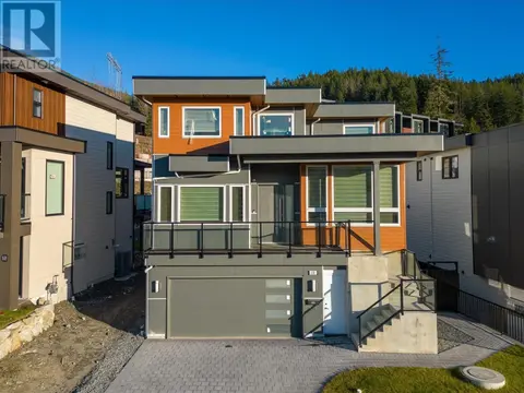 10 - 3385 Mamquam Road, House detached with 5 bedrooms, 5 bathrooms and 6 parking in Squamish BC | Card Image