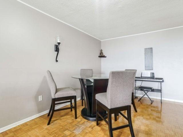608 - 25 Kensington Rd, Condo with 2 bedrooms, 1 bathrooms and 1 parking in Brampton ON | Image 5