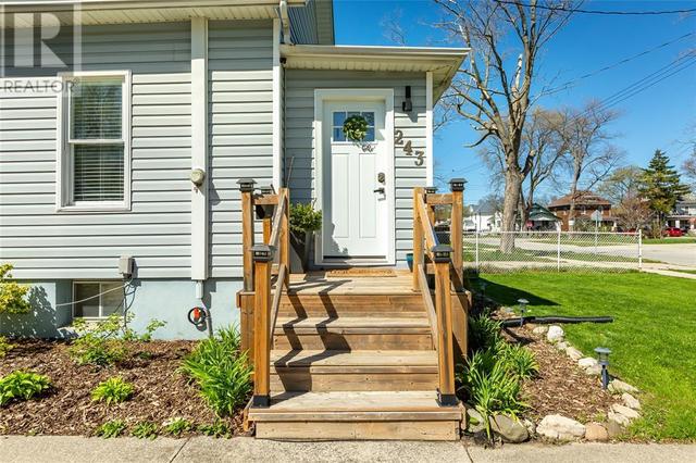 243 Emma Street, House detached with 3 bedrooms, 1 bathrooms and null parking in Sarnia ON | Image 5