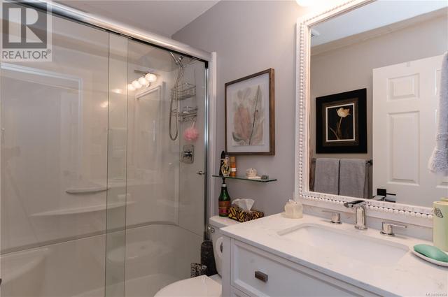 Ensuite with walk-in shower and quartz countertop. | Image 14