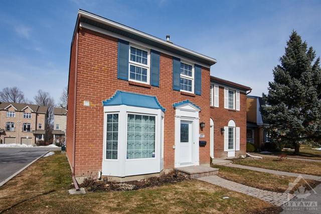 327 Monterey Drive, Townhouse with 3 bedrooms, 2 bathrooms and 1 parking in Ottawa ON | Image 1