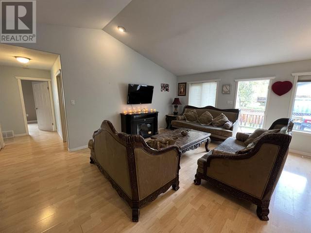 5229 Hallmark Crescent, House detached with 5 bedrooms, 3 bathrooms and null parking in Northern Rockies BC | Image 10