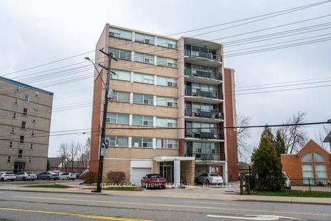 702 - 293 Mohawk Rd E, Condo with 2 bedrooms, 1 bathrooms and 1 parking in Hamilton ON | Card Image