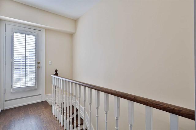 35f Spruce St, House attached with 2 bedrooms, 3 bathrooms and 2 parking in Toronto ON | Image 10
