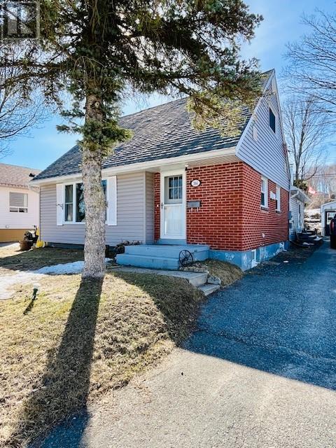 164 Axmith Ave, House detached with 3 bedrooms, 2 bathrooms and null parking in Elliot Lake ON | Image 1
