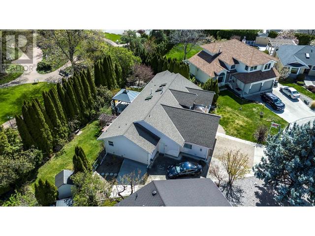 2383 Ayrshire Court, House detached with 3 bedrooms, 3 bathrooms and 2 parking in Kelowna BC | Image 42