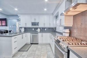 2 Hollyhedge Dr, House detached with 3 bedrooms, 3 bathrooms and 6 parking in Toronto ON | Image 10