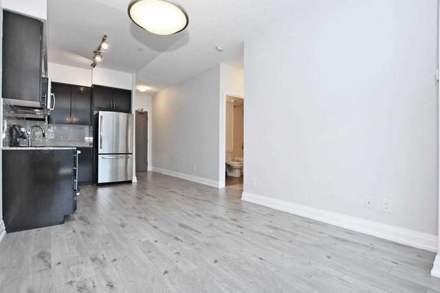 831 - 7165 Yonge St, Condo with 1 bedrooms, 1 bathrooms and 1 parking in Markham ON | Image 2