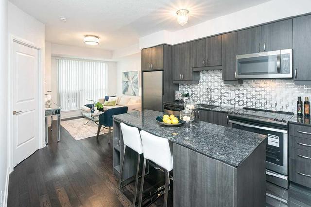 Se504 - 9199 Yonge St, Condo with 2 bedrooms, 2 bathrooms and 1 parking in Richmond Hill ON | Image 2
