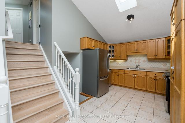 846 Paisley Rd, House detached with 4 bedrooms, 2 bathrooms and 3 parking in Guelph ON | Image 3