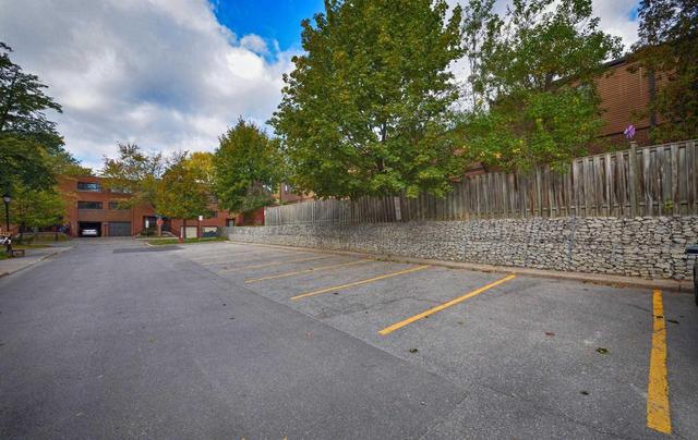 5 Grass Meado Way, Townhouse with 3 bedrooms, 3 bathrooms and 1 parking in Toronto ON | Image 2