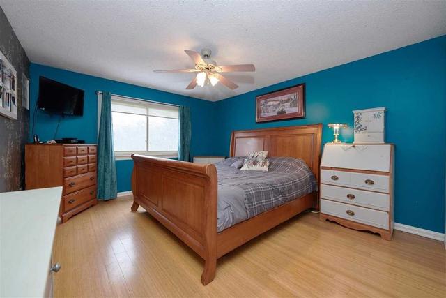 76 Lillian Cres, House detached with 3 bedrooms, 2 bathrooms and 4 parking in Barrie ON | Image 6